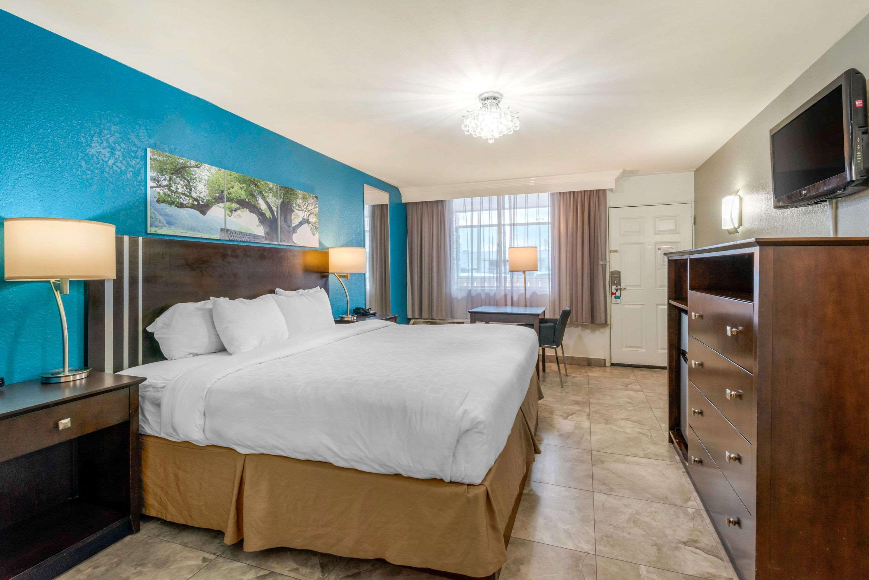 Quality Inn And Conference Center Tampa-Brandon Extérieur photo