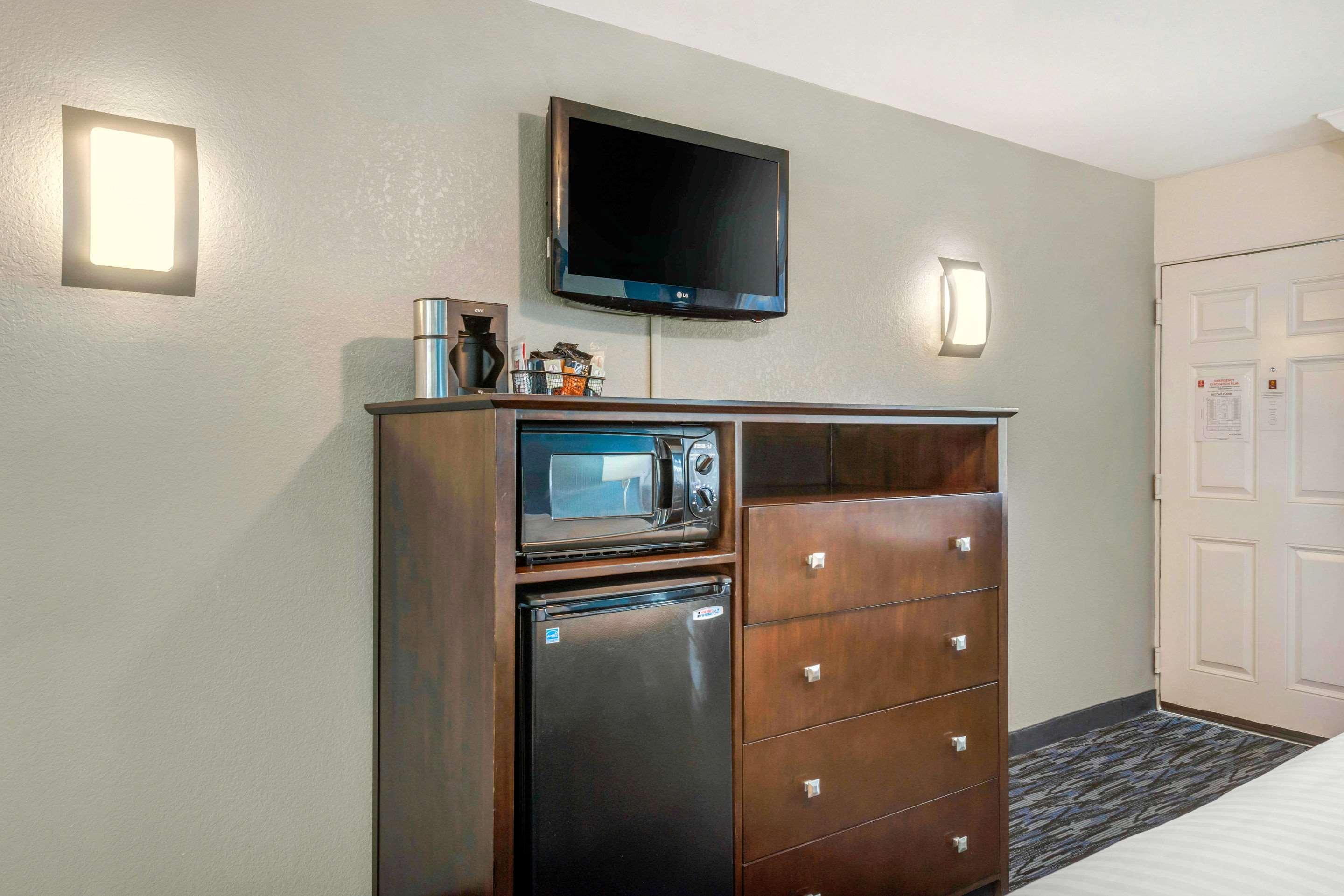 Quality Inn And Conference Center Tampa-Brandon Extérieur photo