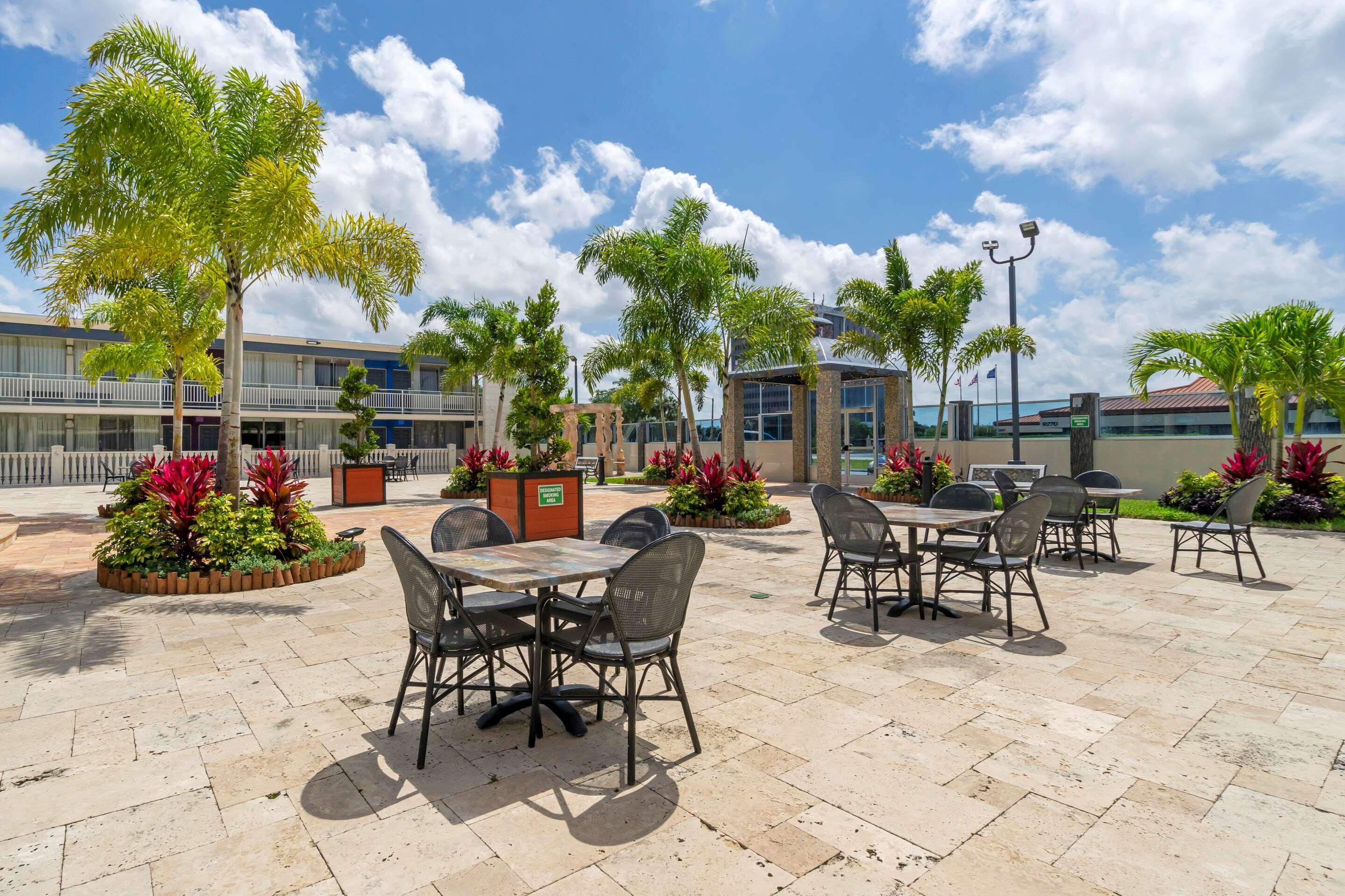 Quality Inn And Conference Center Tampa-Brandon Extérieur photo