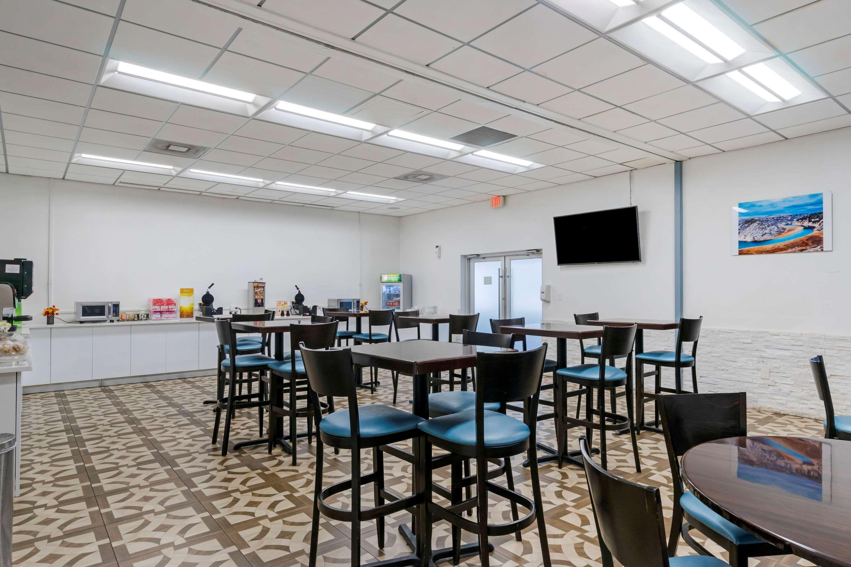Quality Inn And Conference Center Tampa-Brandon Extérieur photo
