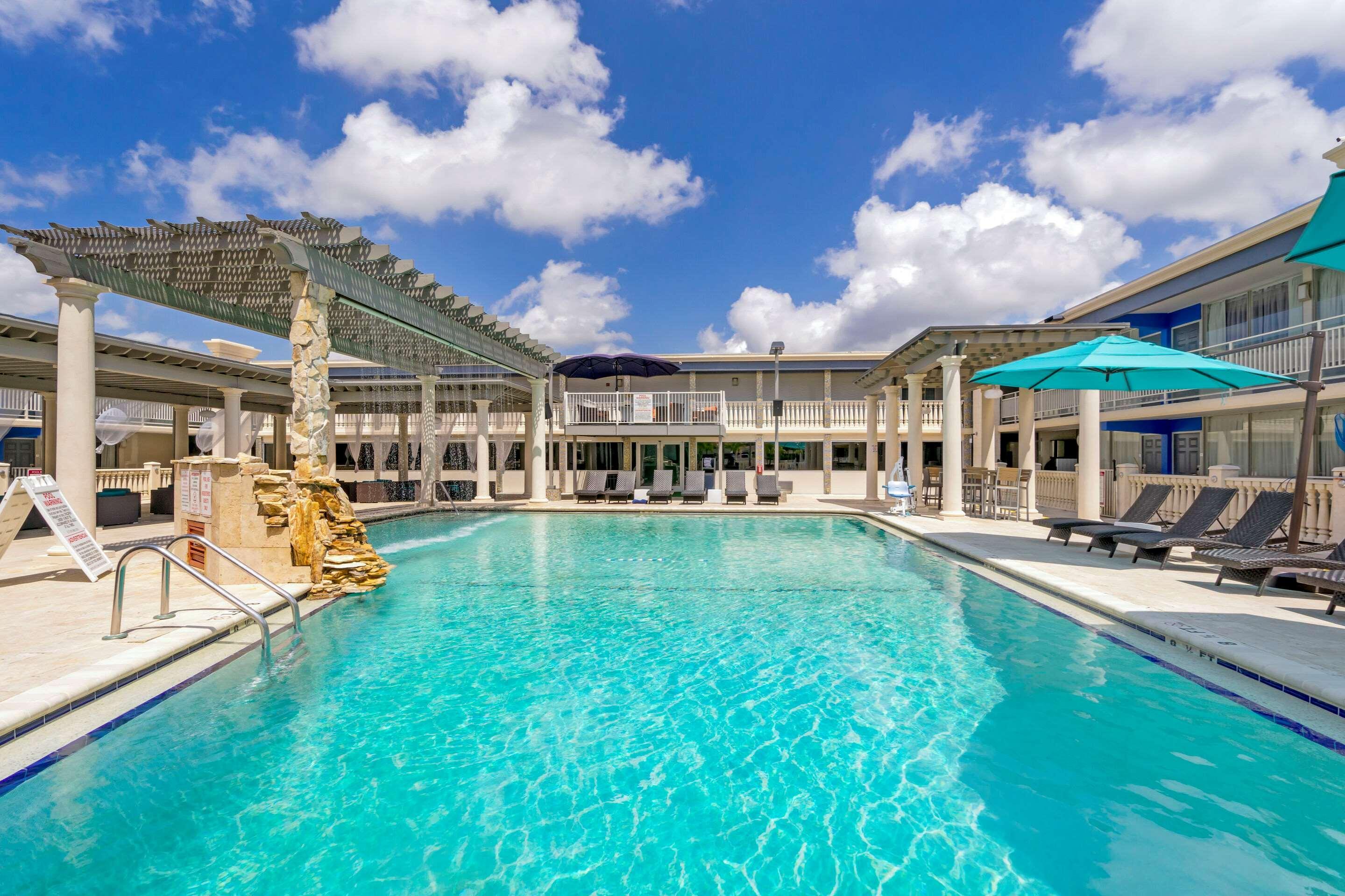 Quality Inn And Conference Center Tampa-Brandon Extérieur photo