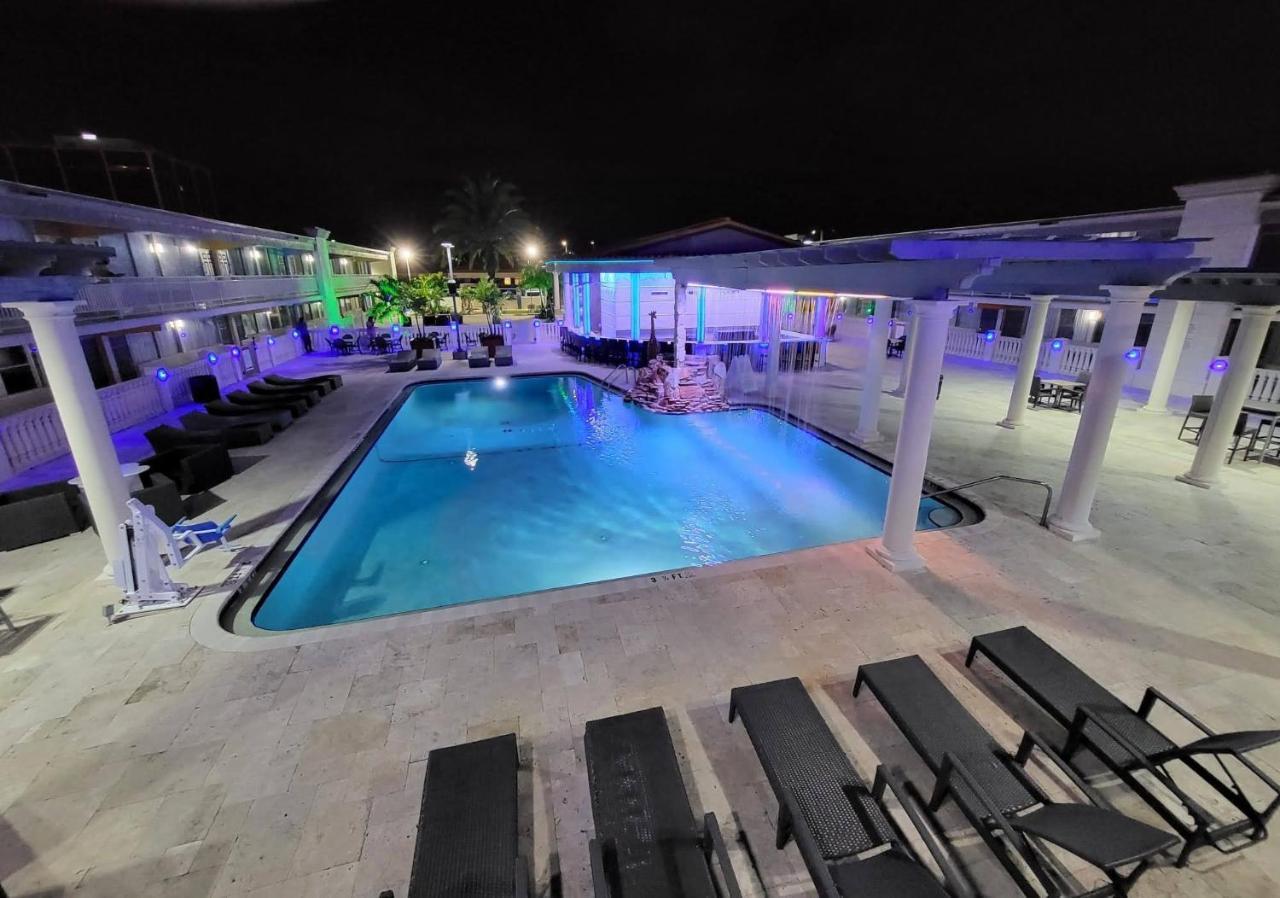 Quality Inn And Conference Center Tampa-Brandon Extérieur photo